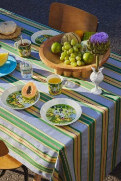 Arabia Moomin Mok 2023 Garden Party -Beker Winkel 574532 01 41 EnvironmentImage 35586e029f